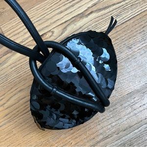 ☆ KARA 2022 black sequin knot clutch
